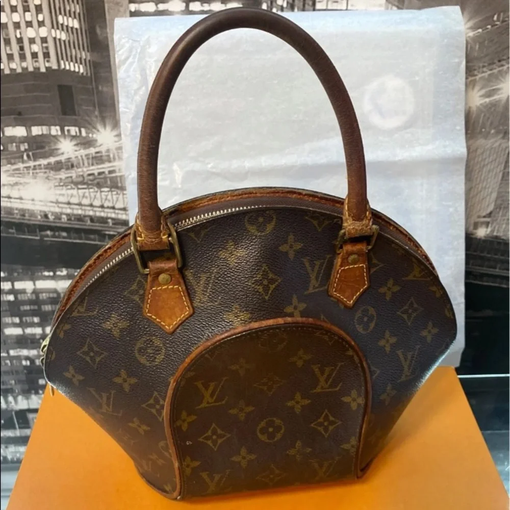 Authentic Louis Vuitton Monogram Ellipse Tote Handbag - Picture 4 of 14